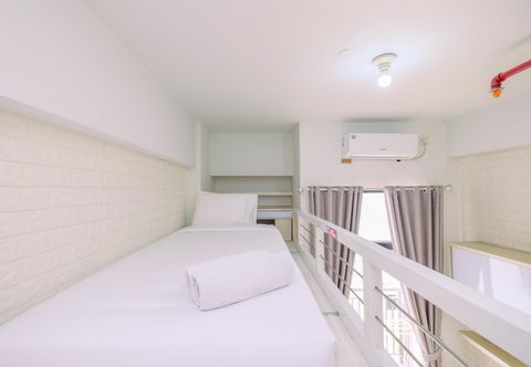 Bedroom Cozy Living and Simple Studio Room Dave Apartment By Travelio