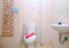In-room Bathroom 4 Cozy Living and Simple Studio Room Dave Apartment By Travelio