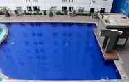 สระว่ายน้ำ 6 Homey and Good Deal 2BR Apartment at Green Pramuka City By Travelio