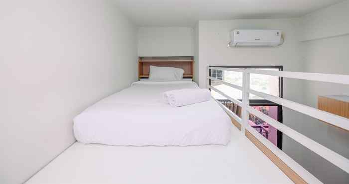 Kamar Tidur Stay Cozy Studio at Dave Apartment By Travelio