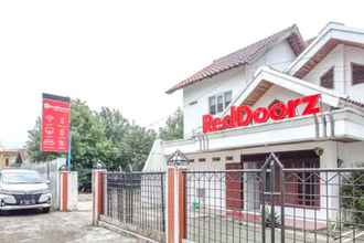 Bangunan 4 RedDoorz near Eco Green Park Batu