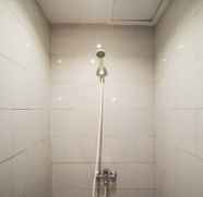 In-room Bathroom 3 Cozy and Simple Studio at Benson Supermall Mansion Apartment By Travelio
