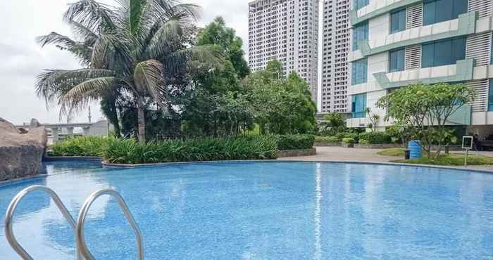 Swimming Pool RedLiving Apartemen Grand Kamala Lagoon - Pekayon Tower Barclay North