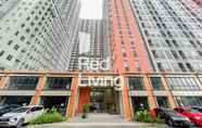 Bangunan 3 RedLiving Apartemen Transpark Juanda - Icha Rooms Tower Jade with Netflix