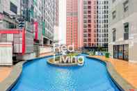 Swimming Pool RedLiving Apartemen Transpark Juanda - Icha Rooms Tower Jade with Netflix