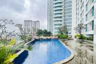 Swimming Pool RedLiving Apartemen Grand Kamala Lagoon - Icha Rooms Tower Barclay South with Netflix