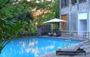 Swimming Pool 6 Oak Tree Emerald Semarang