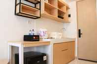 Common Space Cozy and Simple Studio Tokyo Riverside PIK 2 Apartment By Travelio