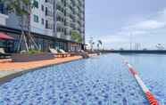 Kolam Renang 4 Stay Cozy Studio Room at Osaka Riverview PIK 2 Apartment By Travelio