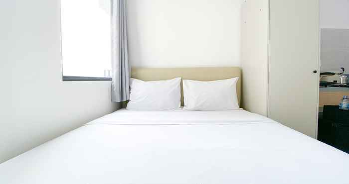 Kamar Tidur Stay Cozy Studio Room at Osaka Riverview PIK 2 Apartment By Travelio