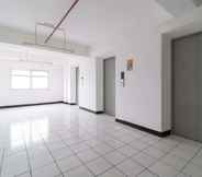 Lobby 3 RedLiving Apartemen Gunung Putri - SIROOMS