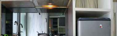 Khu vực công cộng 2 Enjoy and Cozy Studio Room at Green Pramuka City Apartment By Travelio