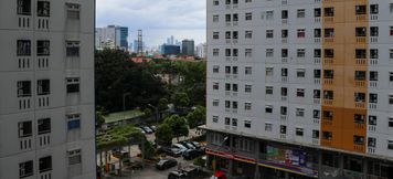 Lobi 5 Enjoy and Cozy Studio Room at Green Pramuka City Apartment By Travelio