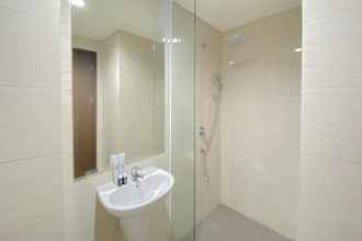 Toilet Kamar 4 Elegant and Nice Studio at 9th Floor Ciputra International Apartment By Travelio