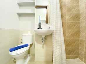 In-room Bathroom 4 Stay Cozy Studio at 17th Floor Transpark Juanda Bekasi Timur Apartment By Travelio