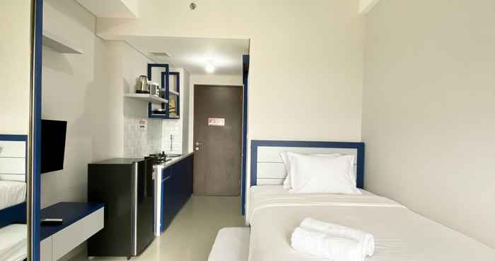 Bilik Tidur Stay Cozy Studio at 17th Floor Transpark Juanda Bekasi Timur Apartment By Travelio