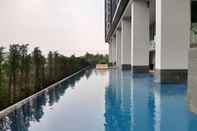 Swimming Pool Cozy Studio Apartment Bintaro Plaza Residence Breeze Tower By Travelio