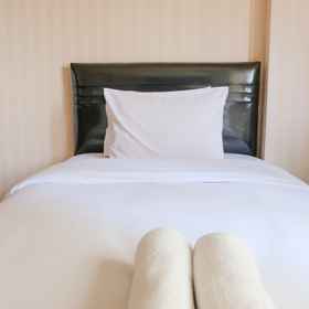 Bedroom 1 Phòng Studio ấm cúng và ấm cúng tại Suites @Metro Apartment By Travelio, Khách sạn Toko & Kost'an Rizky