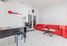 Sảnh chờ 2 RedDoorz Syariah near Alun Alun Ciledug Cirebon