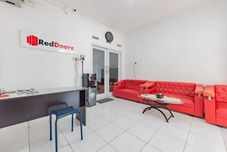Sảnh chờ RedDoorz Syariah near Alun Alun Ciledug Cirebon