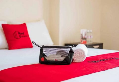 Others RedDoorz near Institut Kesehatan Helvetia