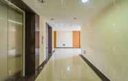 Lobi 2 RedLiving Apartemen Cinere Resort - Gold Room