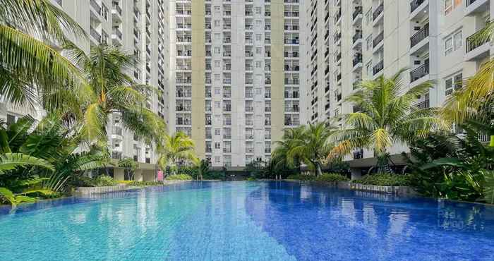 Swimming Pool RedLiving Apartemen Cinere Resort - Gold Room