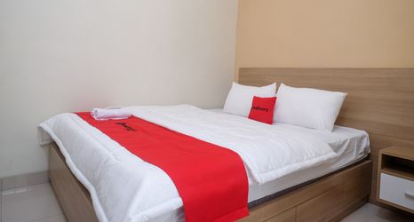 Others 2 RedDoorz Plus near UMS Solo 2