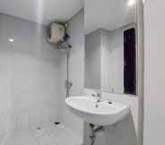 In-room Bathroom 4 Best Deal and Homey 1BR Casa de Parco Apartment By Travelio