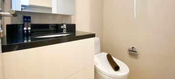 In-room Bathroom 3 Modern Look Studio at Marquis de Lafayette Apartment By Travelio