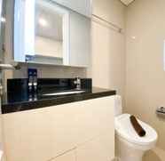 In-room Bathroom 3 Modern Look Studio at Marquis de Lafayette Apartment By Travelio