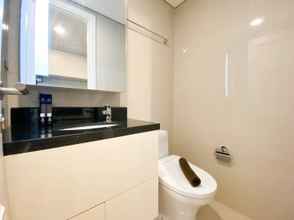 In-room Bathroom 4 Modern Look Studio at Marquis de Lafayette Apartment By Travelio