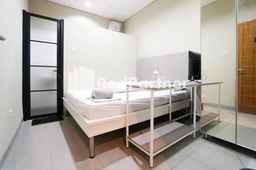 Tomang Gelong Guest House Syariah Mitra RedDoorz, ₱ 960.81
