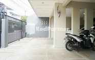 Exterior 3 Tomang Gelong Guest House Syariah Mitra RedDoorz