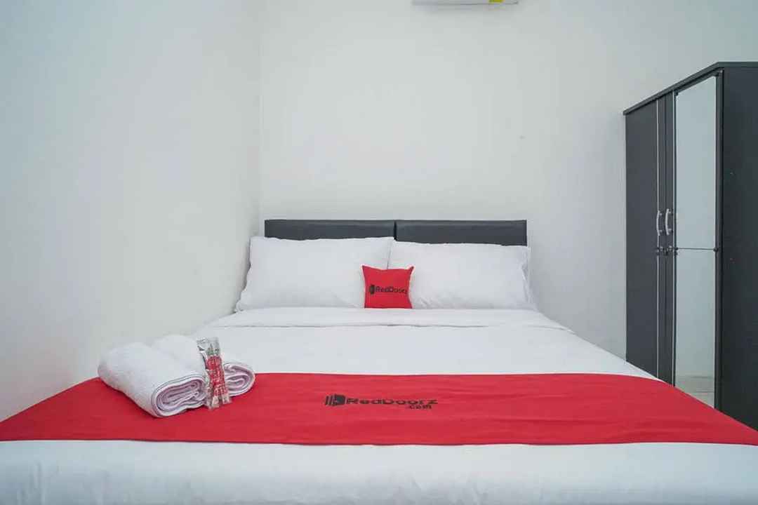 Room rate RedDoorz near RS Patria IKKT, Kemanggisan from 26072023