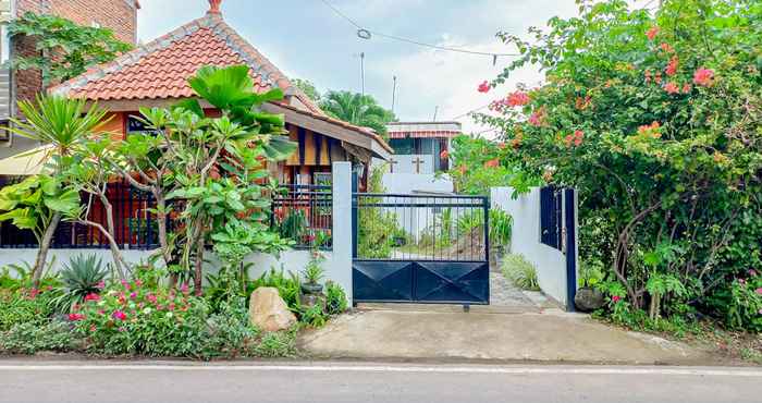 Lobby Labinda Homestay Caruban Mitra RedDoorz