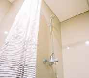 In-room Bathroom 5 High Floor and Modern 2BR Bintaro Embarcadero Apartment By Travelio