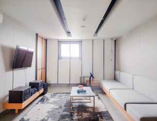 Lobi 2 High Floor and Modern 2BR Bintaro Embarcadero Apartment By Travelio