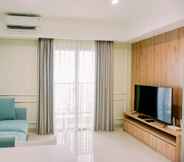 Common Space 3 High Floor and Modern 2BR Bintaro Embarcadero Apartment By Travelio