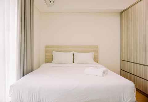 Bedroom High Floor and Modern 2BR Bintaro Embarcadero Apartment By Travelio