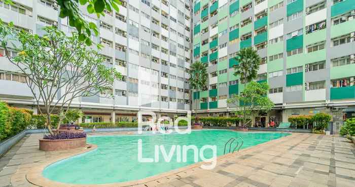 Hồ bơi RedLiving Apartemen Sentra Timur Residence - Myroom.id Tower Green