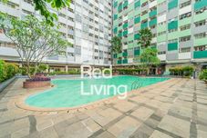 スイミングプール RedLiving Apartemen Sentra Timur Residence - Myroom.id Tower Green