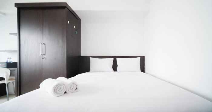 Kamar Tidur Cozy and Simple Studio Apartment at Tanglin Supermall Mansion By Travelio