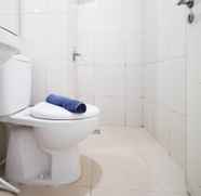 In-room Bathroom 3 Cozy and Simple Studio Apartment at Tanglin Supermall Mansion By Travelio