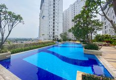 泳池 6 2BR Best Strategic Apartment at Bassura City By Travelio