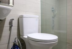 In-room Bathroom 5 Elegant and Stretegic 2BR at Ciputra International Apartment By Travelio