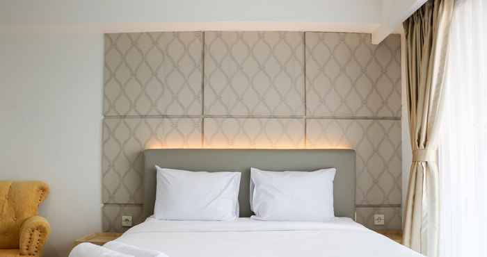 Kamar Tidur Stay Comfort Studio at Tamansari The Hive Apartment By Travelio