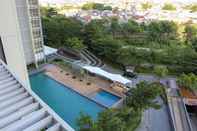 Kolam Renang Homey and Wonderful 1BR Ciputra International Apartment By Travelio
