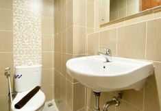 In-room Bathroom 3 Comfortable and Homey Studio at Enviro Apartment By Travelio