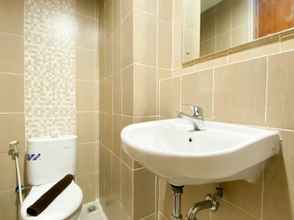 In-room Bathroom 4 Comfortable and Homey Studio at Enviro Apartment By Travelio
